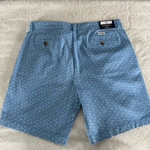 NWT Vineyard Vines 9” sport, stretch, breaker shorts with a 36” waist.